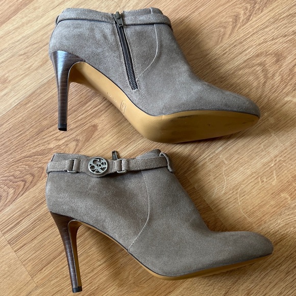 Coach heeled beige suede booties size 8 - Picture 5 of 9